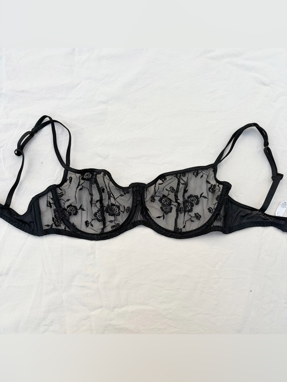 Vintage Y2K Victoria's Secret Black Sheer Embroidered Floral Lace Underwire Bra